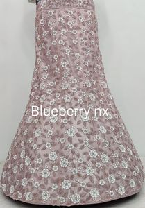 Lehenga Choli de mariée en tissu filet de créateur, entièrement orné de sequins et de broderies, pour les fêtes d'été/d'hiver, respirant et anti-UV - Product Image 3