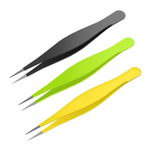 Pinzas de precisión chapadas en oro Diseño de lujo con puntas inclinadas para desplumar y peinar sin esfuerzo - Product Image 1