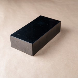 Brique de shungite polie 2*3.9*7.9 pouces (5*10*20 cm) - Product Image 4