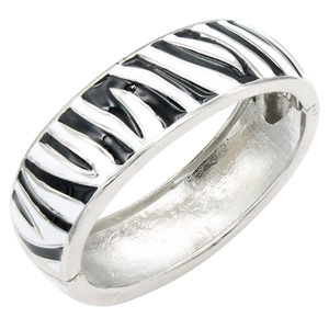 Braccialetti a cerniera in smalto di colore nero placcati gioielli pregiati in rodio - Product Image 1