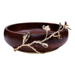 Tazón de forma redonda hecho de metal con acabado de esmalte de color negro con soporte de base chapado en oro con diseñador de flores blancas de la India - Product Image 5