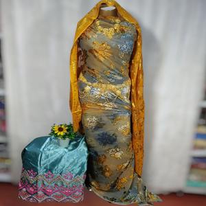 ผ้าไหมโซมาเลียคุณภาพสูง ซูเปอร์คลาสสิค แมคบาล ดีรัก 100% ลายดอกไม้ พร้อมกับการ์บาซาร์ที่เข้าชุดอย่างลงตัว - Product Image 1