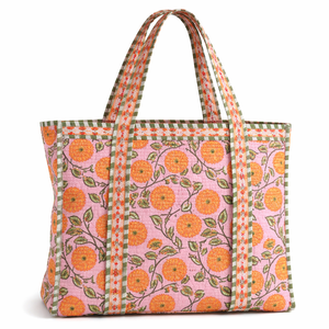 Sac fourre-tout Kantha matelassé à la main en coton recyclé avec motif géométrique, léger, pliable, en tissu ethnique, avec poignée en corde - Product Image 1