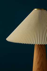 Lampe de table moderne en bois avec abat-jour en tissu plissé/lampe de chevet minimaliste pour la décoration de la maison, de l'hôtel et du bureau - Product Image 3