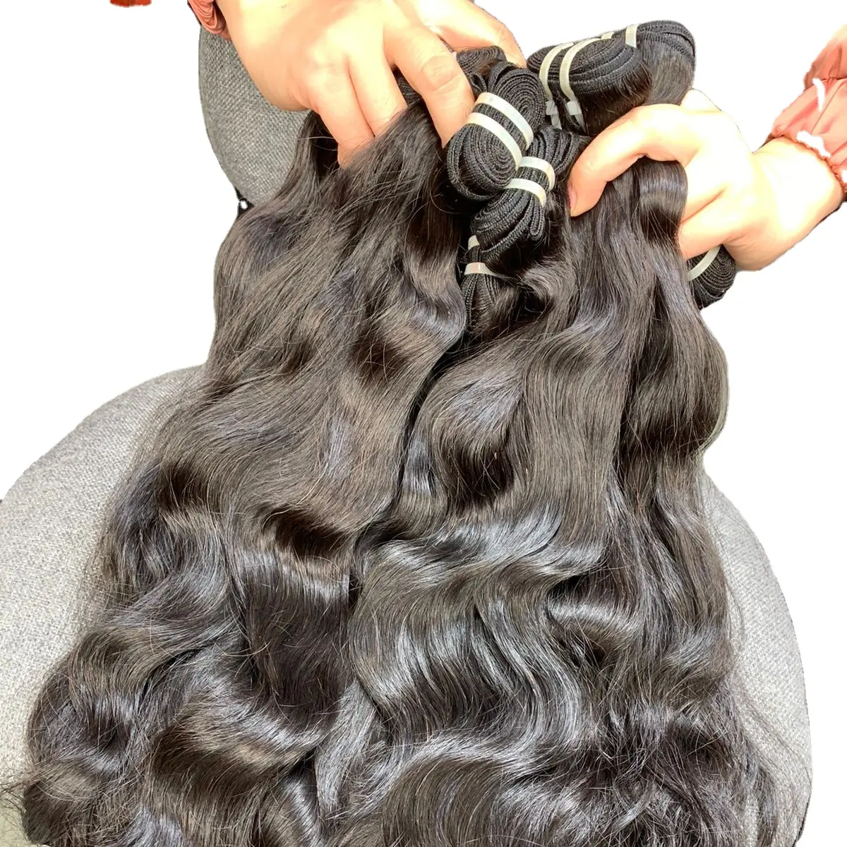 Vente en gros de cheveux humains bruts cheveux humains vietnamiens ondulés naturels, couleur naturelle à ondes lumineuses et couleurs mélangées Meilleure vente