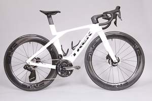 Bicicleta Domane SLR 7 2023, 54 cm, Team Treks Black Project One - Product Image 2