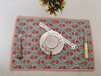 Nouveaux sets de table rectangulaires modernes rouges matelassés à motifs floraux imprimés à la main, réutilisables, 100 % coton, pour la décoration de table à manger, les banquets, la maison et la cuisine