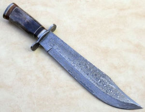 Cuchillo Bowie de Hoja Fija Hecho a Mano |   Cuchillo de Caza para Exteriores con Hoja Curva de Acero Inoxidable con Borde Dentado y Mango de Madera Pulido - Product Image 4