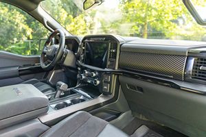 F-150 RaptorR 2023 ~6 700 milles, V8 suralimenté de 700 ch, 4 roues motrices, non modifié - Product Image 5