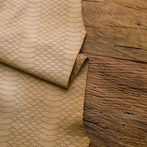 Cuir perforé Aqua à trous carrés Disponible en 1 à 22 pieds carrés Commandez des produits en cuir. - Product Image 5