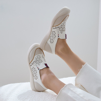 [JSHOE] Chaussures décontractées en cuir pour femmes, style coréen, perforées, confortables, à enfiler, respirantes, tendance, légères et durables