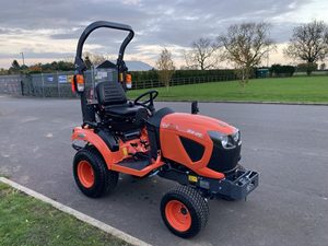รถแทรกเตอร์สำหรับ Kubota รถ BX261เครื่องตัดหญ้ารถแทรกเตอร์รถแทรกเตอร์