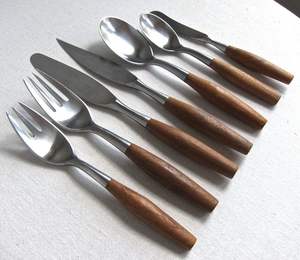 Juego de Cubiertos de Diseño con Mangos de Madera, Acero Inoxidable Pulido, Diseño Ergonómico y Elegante, Perfecto para el Hogar y la Oficina, de la India - Product Image 6