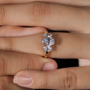 เครื่องประดับที่ดีสามรูปแบบหินรูปไข่ตัดเติบโตเพชร18K แหวนหมั้นทองคำสีเหลือง - Product Image 4