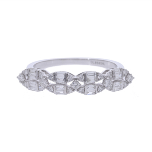 Élégante bague en or blanc 14 carats plaqué rhodium, 2 grammes de diamants, design géométrique d'inspiration vintage, diamants naturels baguette alternés - Product Image 1