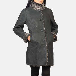 Manteau en cuir noir tissé Erica avec détails brodés, col haut, décorations en diamants, réversible, imperméable, tailles XS à XL - Product Image 6