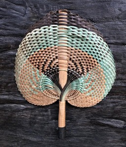 Handfan-juego hecho de ratán Natural/bambú/Algas artesanales para verano, 99 DATOS dorados, 100% - Product Image 4