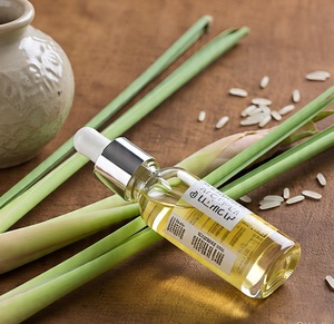 น้ำมันตะไคร้ฉลากขาวทำด้วยมือโดยผู้ผลิตเมล็ดพันธุ์และผู้ส่งออกกลิ่นสด - Product Image 3