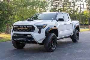 โตโยต้า ทาโคมา TRD Pro ดับเบิ้ลแค็บ ปี 2025 ขับเคลื่อน 4 ล้อ สีขาว ไฟหน้า LED ยาง R20 เกียร์อัตโนมัติ เบาะหนัง - Product Image 2