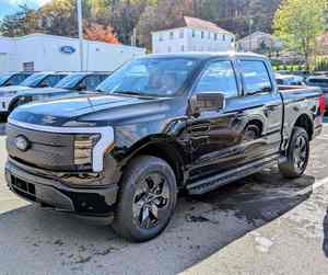 Ford F-150 Lightning Flash AWD Crew Cab Pickup Usada 2025 - Product Image 1