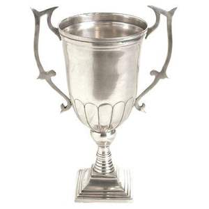 Trofeo metálico de lujo con una estructura pesada y decorativa perfecta para las necesidades de premios Premium - Product Image 6