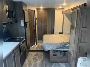 Used Gulf Stream Conquest 6238 Luxury Motorhome Camping Caravan OEM Euro 5 Emission Standard 4-6 Passengers 11000kg Max White - Product Image 6