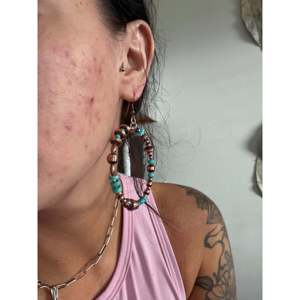 Pendientes colgantes de perlas graduadas hechas a máquina con turquesa Kingman y cobre, estilo Navajo - Product Image 2