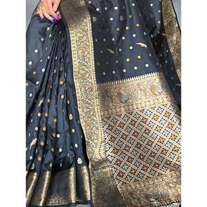 Impresionante Sari de Seda Tejida con Zari Negro con Blusa para Bodas - Product Image 3