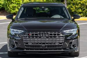 S8 2025, V8 Twin-Turbo de 563 hp, Tracción en las Cuatro Ruedas, Paquete Ejecutivo - Product Image 2