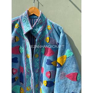 Chaqueta Acolchada de Terciopelo Hecha a Mano al por Mayor con Bordado Floral, Exterior de Algodón de Secado Rápido, Unisex, para Fiestas de Otoño, MOQ 10 Piezas - Product Image 1