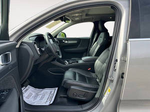 Vo_lvo XC40 B5 Plus Bright Theme 2023 d'occasion en excellent état - Product Image 3