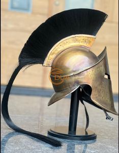 Casco Espartano Corintio Hecho a Mano con Acabado de Latón Antiguo y Pluma de Crin Negra para Exhibición y Decoración de Recreación Histórica - Product Image 5