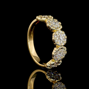 Exclusivo anillo solitario de moissanita de 4.50 quilates, oro de 18k, forma de cojín, certificado IGI, corte de precisión, diseño artesanal - Product Image 3