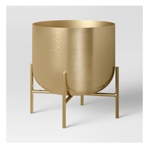 Artículo de decoración artesanal premium de metal pulido dorado para un estilo interior elegante o decoración versátil para exteriores - Product Image 2