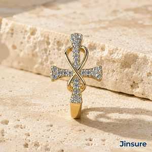 Anello a Croce Placcato Oro in Lega con Zirconia Cubica Creata in Laboratorio, Incastonatura Micro Pave, Regalo Religioso Cristiano per Uso Quotidiano, Moda Unisex - Product Image 1