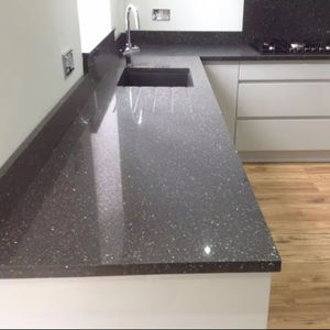 Dalles de pierre tombale en granit noir fini antique Design moderne pour une utilisation en villa Fournisseur en gros en Inde - Product Image 1