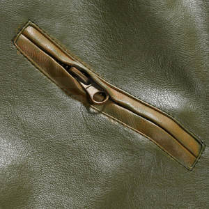 Veste de couleur unie en cuir véritable à la mode pour hommes personnalisée en gros avec col montant et logo avant pour l'hiver - Product Image 4