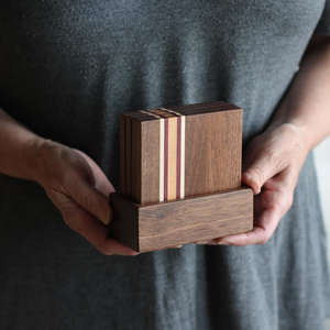 Dessous de verre élégants et sophistiqués en bois de noyer Décoration de table artisanale pour la maison Meilleurs tapis et tampons en bois - Product Image 2