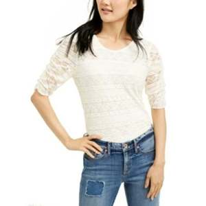 Camicetta Casual Bianca in Pizzo American Rag Juniors Taglia XL con Logo Ricamato, Motivo Tinta Unita, Abbigliamento Estivo con Stile Allacciato sul Retro - Product Image 1