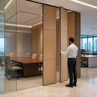Cloison mobile pour bureau de direction au siège d'entreprise de Doha, avec design à panneaux fins, pour tours d'affaires