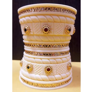 Brazalete de resina hecho a mano con detalles en oro y piedra roja joyería de moda india Rajasthani para damas - Product Image 3