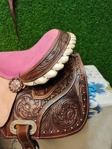 Jeu de selles Western Barrel pour chevaux de 10 à 18 pouces en cuir véritable rose et Conchos Full Tack - Product Image 3