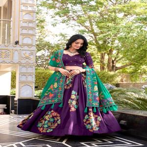 La plupart des tendances Tussar Silk avec impression et travail en feuille Lehenga Choli Fabricant et fournisseur de Surat à bas prix - Product Image 1