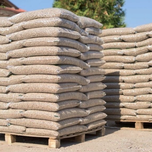 Pellets de Madera Premium, Pellets de Madera de Calidad en Venta Pellets de madera de pino y haya en bolsas de 15 kg. - Product Image 1