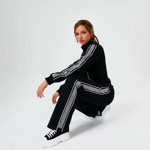 Conjunto Deportivo de Dos Piezas con Capucha para Mujer, Diseño Personalizado con Logotipo y Pedrería, Invierno, Casual, Lujoso, Transpirable, Largo Completo - Product Image 6