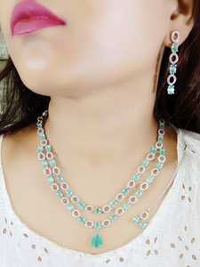 Conjunto de collar brillante de diamantes americanos de tendencia con pendientes a juego y joyería Mang Teeka para mujer función y fiesta - Product Image 6