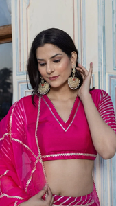 Ensemble Lehenga Choli rose Rani avec ourlet rayé, dupatta Gota Patti et sac Potli, tenue de mariage festive pour femmes, ensemble élégant de qualité supérieure - Product Image 4
