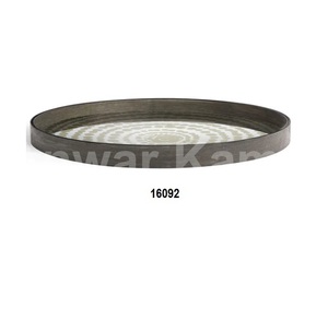 Bandeja de cobre de aluminio y metal chapado en oro de diseño exclusivo con asas - Product Image 2