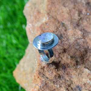 Anillo de Plata de Ley 925 con Piedra Lunar Arcoíris, Joyería de Piedra Preciosa en Bruto, Hecho a Mano, Regalo Único para Mujer, Talla Estadounidense 5.5 - Product Image 5