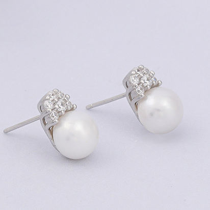 ต่างหูมุก (สีขาว)